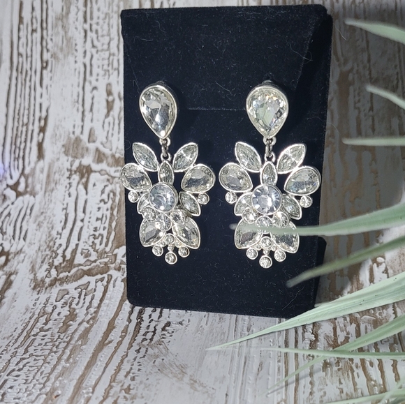 Make A Statement Earring - Picture 1 of 3